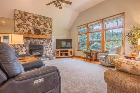 Living - 5525 Oberlin, Gladwin, MI 48624 photo 1 of 6