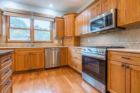 Kitchen - 5525 Oberlin, Gladwin, MI 48624 photo 4 of 6