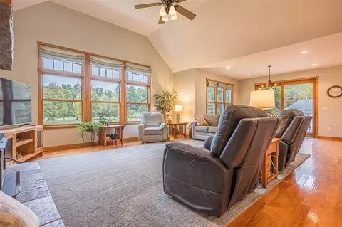Living - 5525 Oberlin, Gladwin, MI 48624 photo 4 of 6