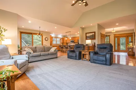 Living - 5525 Oberlin, Gladwin, MI 48624 photo 3 of 6