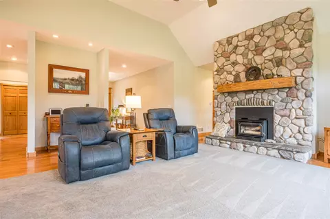 Living - 5525 Oberlin, Gladwin, MI 48624 photo 2 of 6