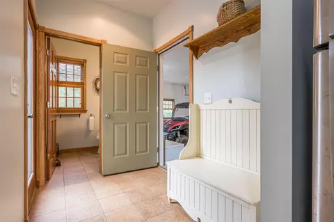 Entry Way - 5525 Oberlin, Gladwin, MI 48624 photo 9 of 15
