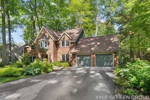 233 Foxdown, Holland, MI 49424