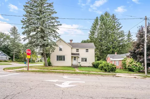 1024 Laurel St, Cadillac, MI 49601