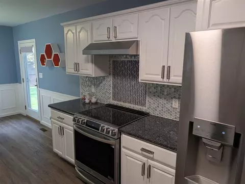 Kitchen - 752 Pasadena, Owosso, MI 48867 photo 4 of 9