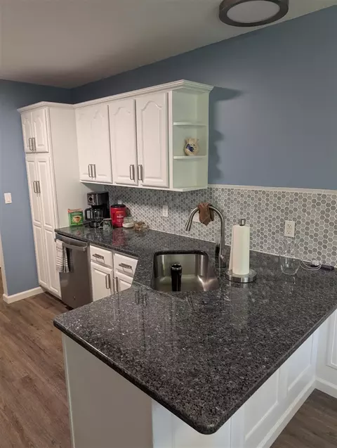 Kitchen - 752 Pasadena, Owosso, MI 48867 photo 5 of 9