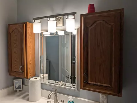 Bath - 752 Pasadena, Owosso, MI 48867 photo 2 of 3