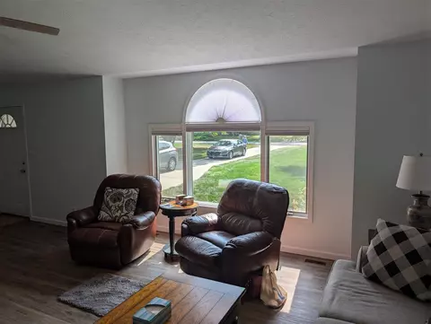 Living - 752 Pasadena, Owosso, MI 48867 photo 1 of 1