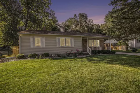210 Briar Hl, Battle Creek, MI 49015