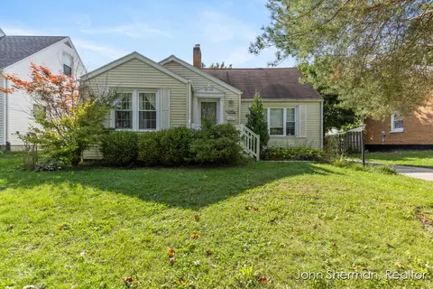 1822 Mayfair, Grand Rapids, MI 49503