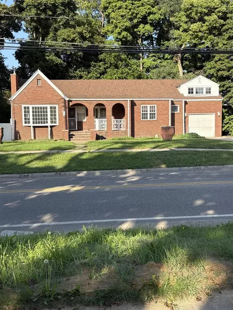 694 Colfax, Benton Harbor, MI 49022