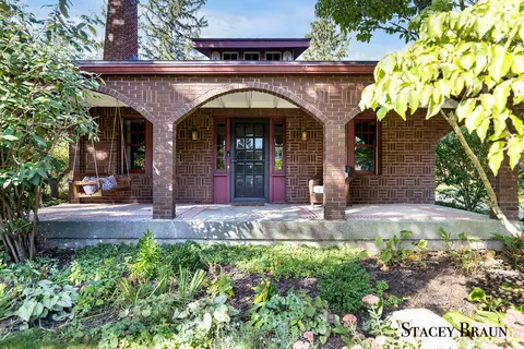 3131 Oak Holw, Grand Rapids, MI 49506