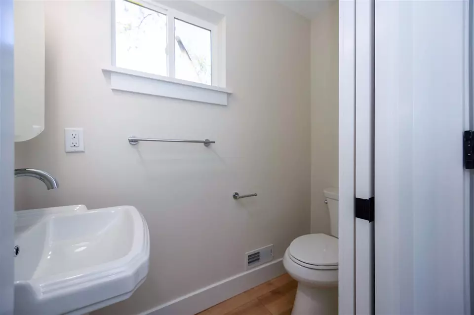 Bath - 614 S 7th, Ann Arbor, MI 48103 photo 4 of 5