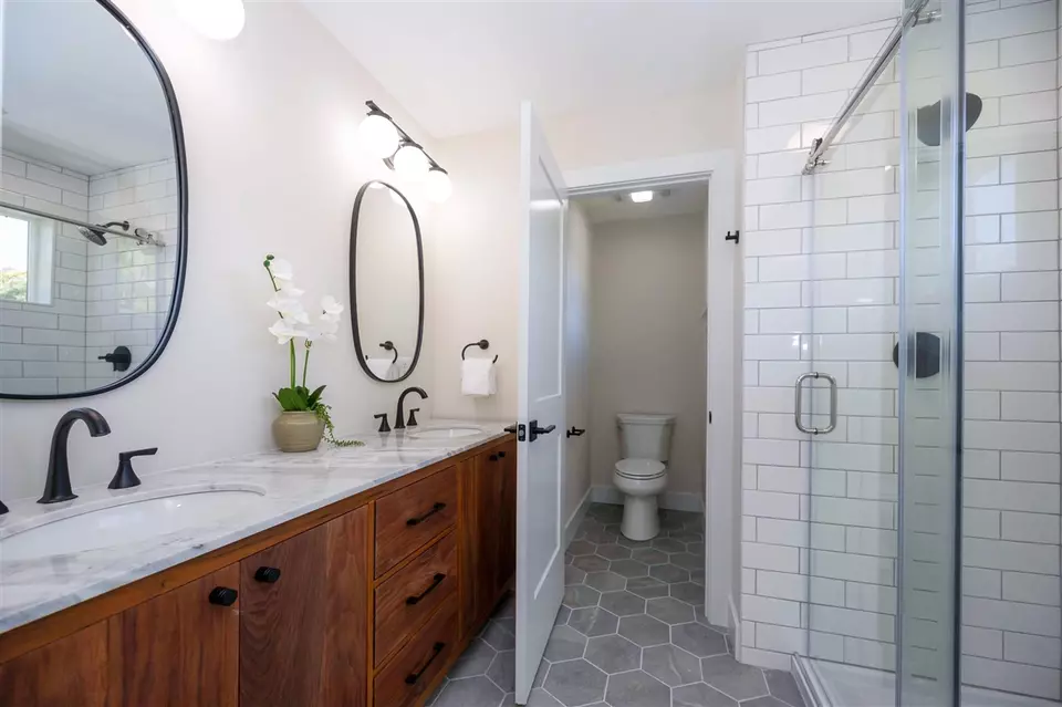 Bath - 614 S 7th, Ann Arbor, MI 48103 photo 2 of 5