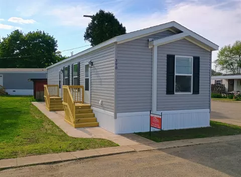 390 12th, Plainwell, MI 49080