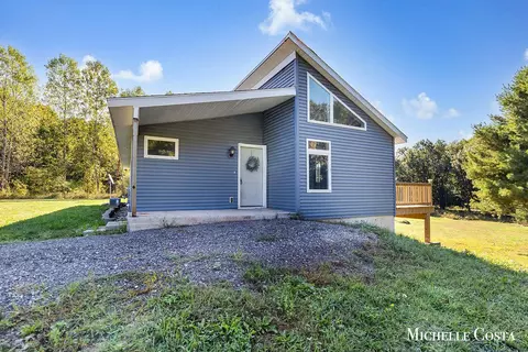 2604 Wiersma, Cedar Springs, MI 49319