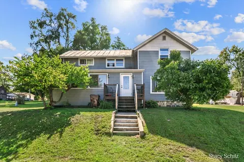 320 Division, Freeport, MI 49325