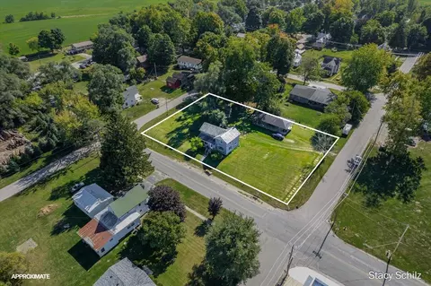 320 Division, Freeport, MI 49325 photo 4