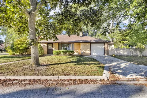 1012 Elmwood, Jackson, MI 49203
