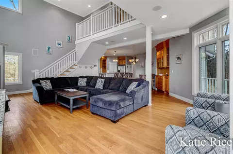 Living - 5575 Beechmont, Whitehall, MI 49461 photo 2 of 4