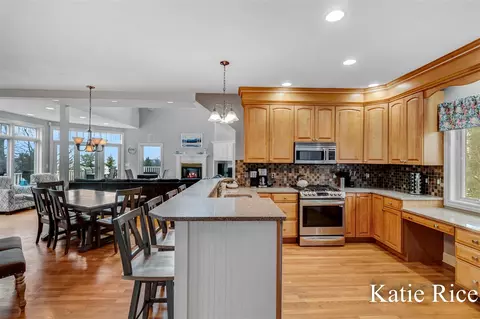 Kitchen - 5575 Beechmont, Whitehall, MI 49461 photo 3 of 8