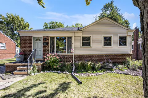 2316 Barstow, Lansing, MI 48906