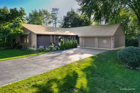 828 Brook Vlg, Holland, MI 49423