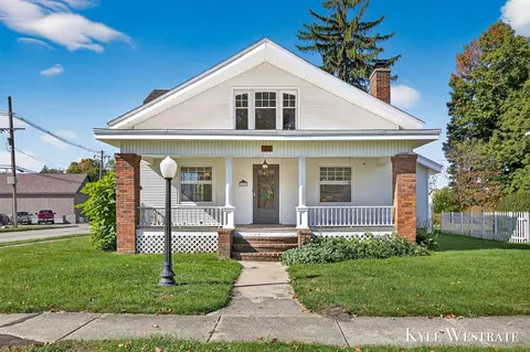 204 Lincoln Lk, Lowell, MI 49331