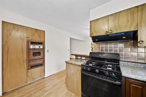 Kitchen - 318 Seneca, Jackson, MI 49202 photo 2 of 2