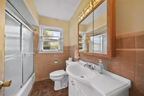 Bath - 318 Seneca, Jackson, MI 49202 photo 1 of 1
