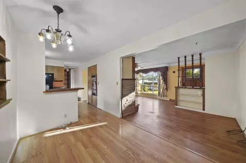 Living - 318 Seneca, Jackson, MI 49202 photo 4 of 4
