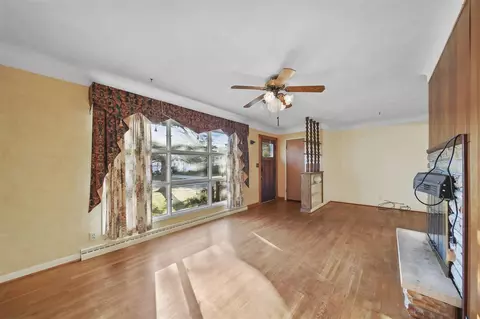 Living - 318 Seneca, Jackson, MI 49202 photo 3 of 4