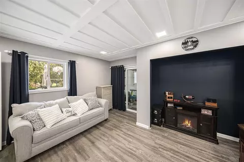 Living - 6533 Bluebird, Jackson, MI 49201 photo 4 of 4