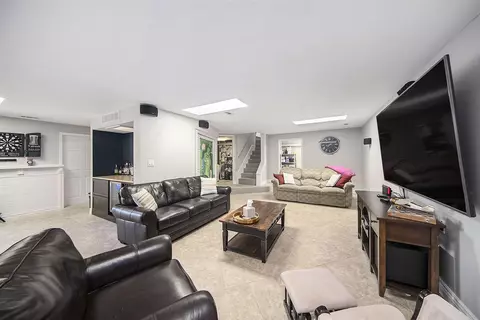Living - 6533 Bluebird, Jackson, MI 49201 photo 3 of 4