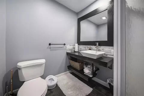 Bath - 6533 Bluebird, Jackson, MI 49201 photo 4 of 4