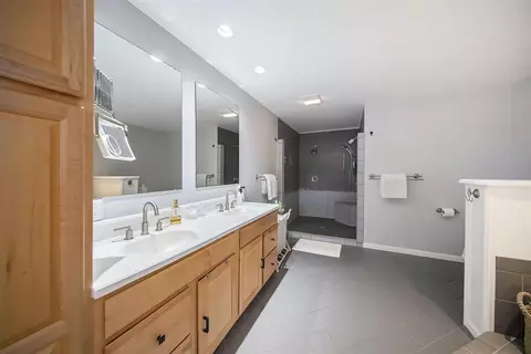 Bath - 6533 Bluebird, Jackson, MI 49201 photo 1 of 4
