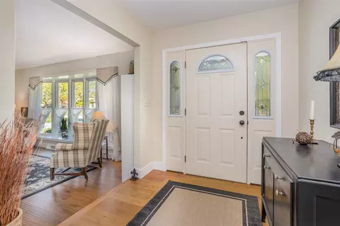 Entry Way - 725 Wright, Marshall, MI 49068 photo 1 of 1
