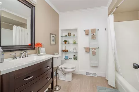 Bath - 725 Wright, Marshall, MI 49068 photo 3 of 3