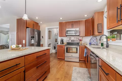 Kitchen - 725 Wright, Marshall, MI 49068 photo 2 of 2