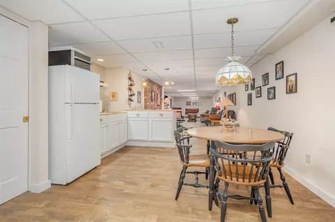 Dining - 725 Wright, Marshall, MI 49068 photo 2 of 2
