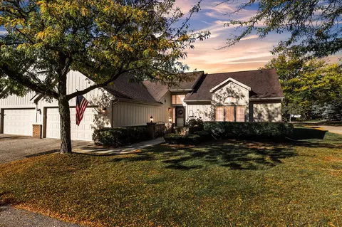 37800 N Laurel Park, Livonia, MI 48152
