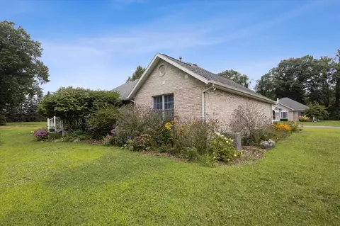 Exterior - 507 Middleton, Buchanan, MI 49107 photo 6 of 11