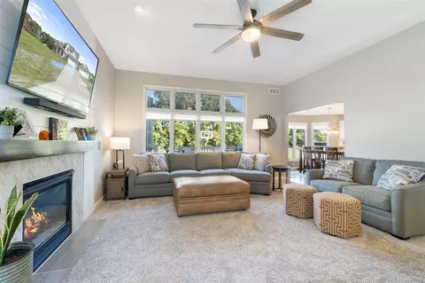 Living - 1219 Breezy, Jackson, MI 49201 photo 3 of 6