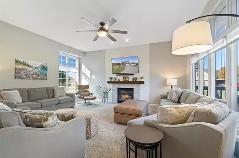 Living - 1219 Breezy, Jackson, MI 49201 photo 5 of 6