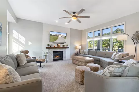 Living - 1219 Breezy, Jackson, MI 49201 photo 2 of 6