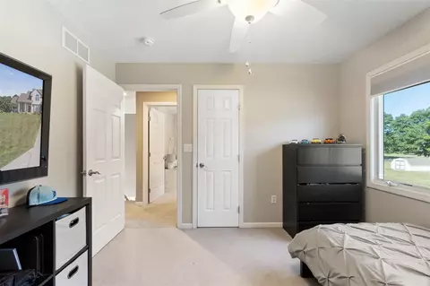 Bedroom - 1219 Breezy, Jackson, MI 49201 photo 9 of 10