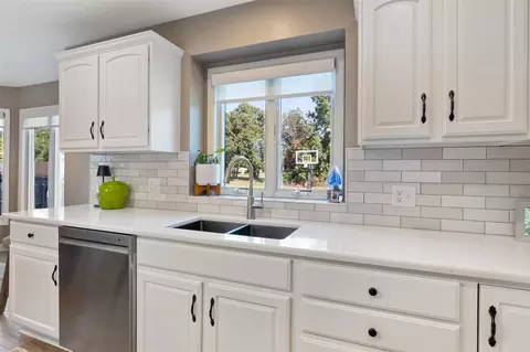Kitchen - 1219 Breezy, Jackson, MI 49201 photo 5 of 7