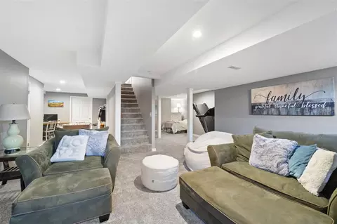 Living - 1219 Breezy, Jackson, MI 49201 photo 6 of 6