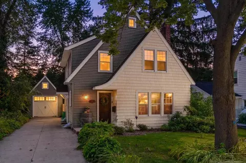 828 Lakeway, Kalamazoo, MI 49001