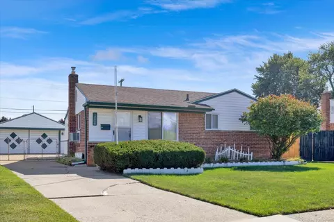 18056 Summer, Fraser, MI 48026